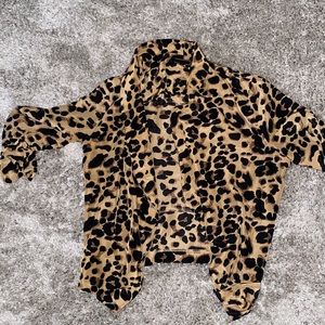 Pearl half shirt leopard print